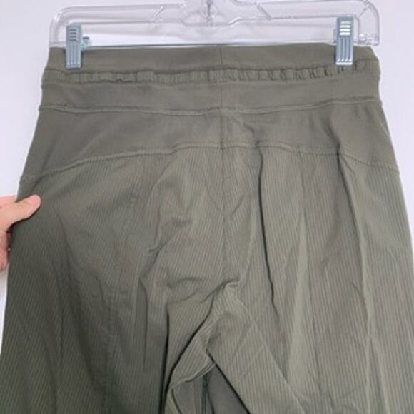 Luulemon Dance Studio Crop 25" Green Dark Olive  Pants Women Size 4 - Picture 10 of 16